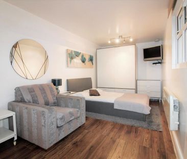 Studio to rent - Photo 1