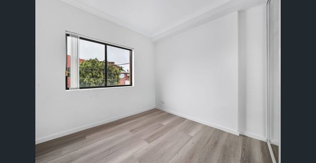 Spacious two-bedroom apartment in the heart of Dulwich Hill - Photo 1