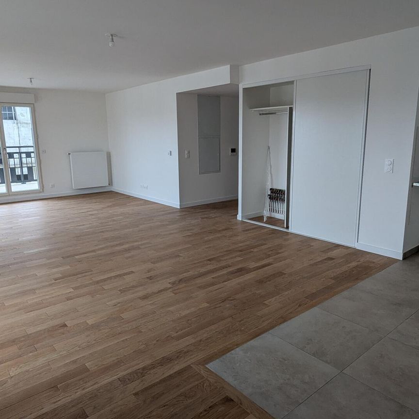 location Appartement T4 DE 100.15m² À COURBEVOIE - Photo 1