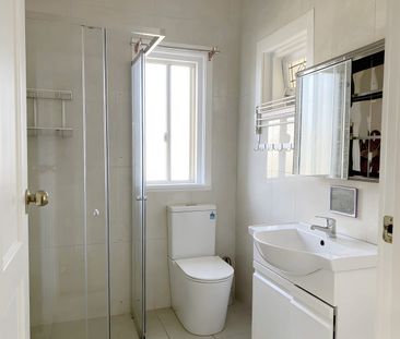 Stylishly Renovated Family Residence in a Prime Location - Photo 4