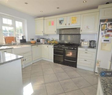 4 bedroom semi-detached house to rent - Photo 1