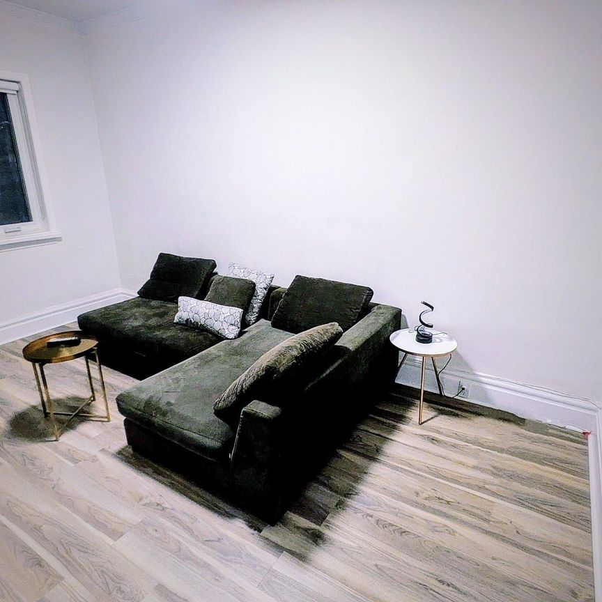 For Lease - 206 Bathurst Street, Toronto, Ontario - Photo 1