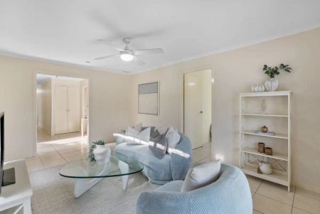 “Low-Set Modern Home in Convenient Everton Hills Location” - Photo 2