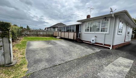 Walking distance to bus, school and local shops - Photo 3