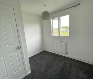 Refurbished 3 Bed End of Terrace House to in Witham, Essex - Photo 2