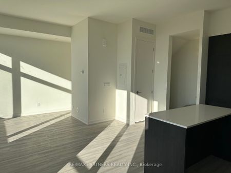 Condo Townhouse For Lease | N8132336 - Photo 3