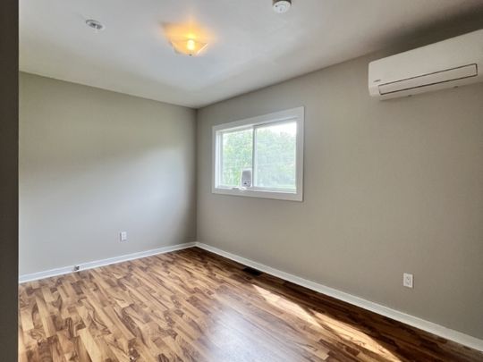 82A Thornhill – 3 BR 1.5 BATH SPRYFIELD DUPLEX AVAILABLE OCTOBER 1ST - Photo 1