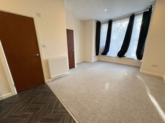 STUDIO ALUM CHINE ROAD, WESTBOURNE - Photo 1