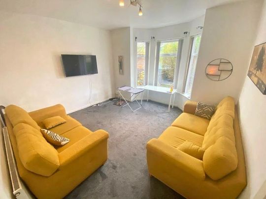 1 bedroom in a flat share to rent - Photo 1