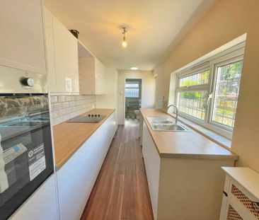 2 bedroom terraced house to rent - Photo 2