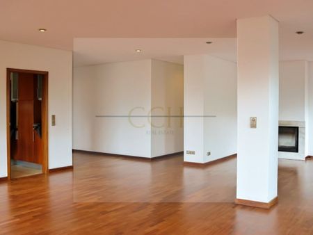 4 bedroom luxury Apartment for rent in Porto, Distrito do Porto - Photo 3