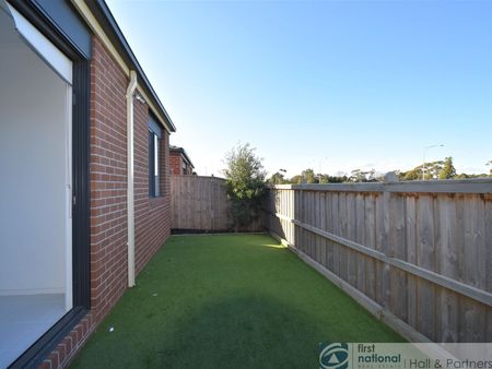 8 Abbeyard Drive, Clyde - Photo 4