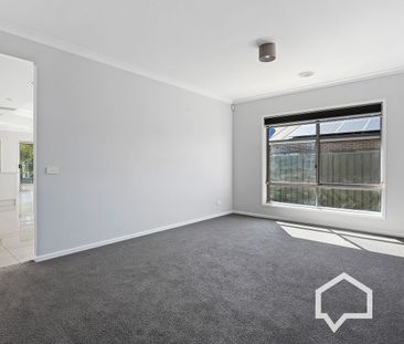 Lifestyle Living with Poolside Entertaining - Photo 5