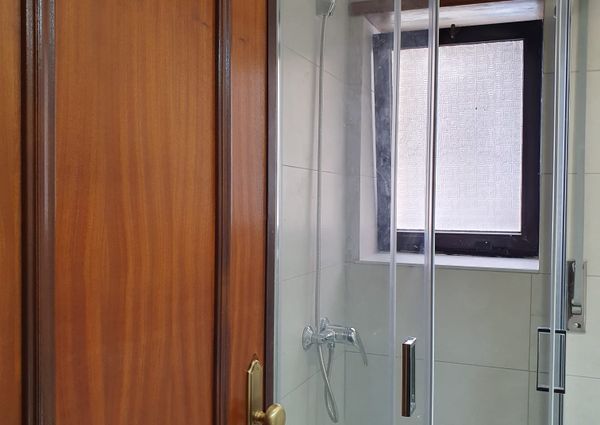 Apartamento T3 situado na zona residencial da Forca, em Aveiro.