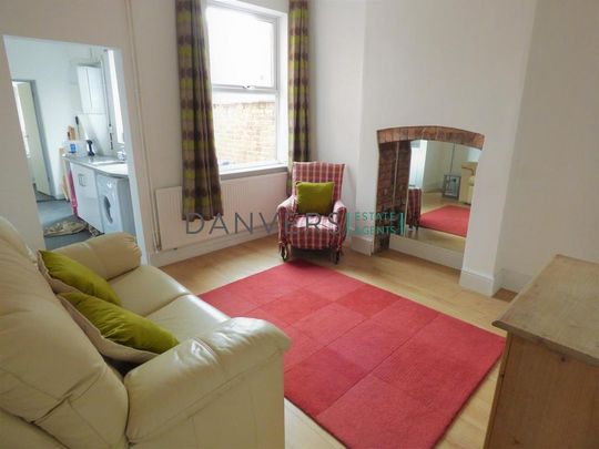 4 bedroom terraced house to rent - Photo 1