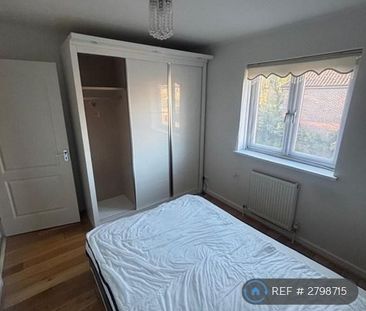 3 bedroom terraced house to rent - Photo 3