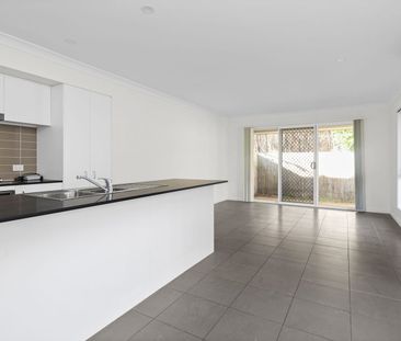 Modern duplex living! - Photo 5