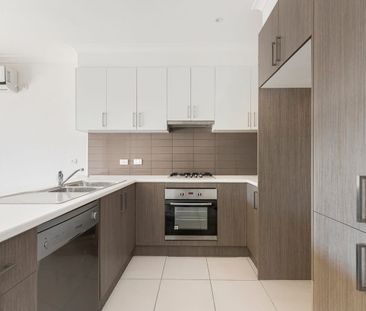 Charming Townhouse in Prime Deer Park Location - Photo 3