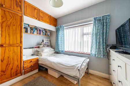 4 bedroom semi-detached house to rent - Photo 3