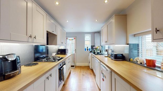 2 bedroom terraced house to rent - Photo 1