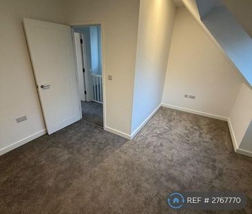 4 bedroom semi-detached house to rent - Photo 2