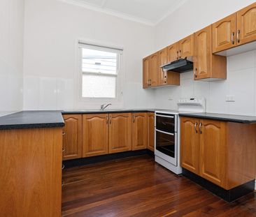 17 Hinkler Street, Mayfield NSW 2304 - House For Rent | Domain - Photo 6
