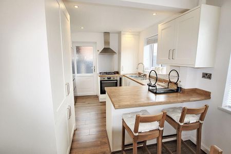 3 bedroom semi-detached house to rent - Photo 2