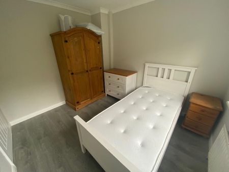 96 Stream Street, Downpatrick, BT30 6DF - Photo 4