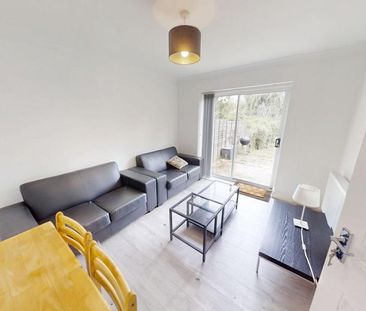 4 bedroom semi-detached house to rent - Photo 3