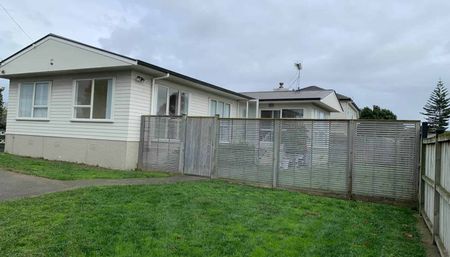 Spacious Three Bedroom Family Home in Mt Welli... - Photo 5