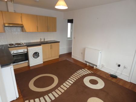 2 bed Apartment - To Let - Photo 2