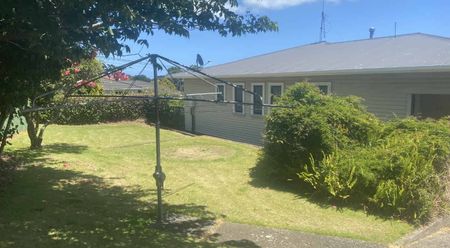 Charming 3 Bedroom Home - Photo 2