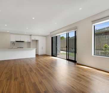 2/15 Edinburgh Road Bayswater VIC - Photo 1