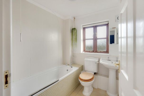 3 bedroom end of terrace house to rent - Photo 1