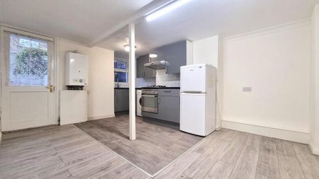 Studio to rent - Photo 3