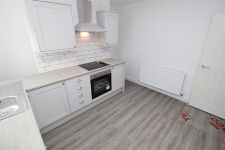 House - Terraced For Rent Princess Street, Abertillery - Photo 3