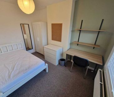 5 Bed Student Accommodation - Photo 2
