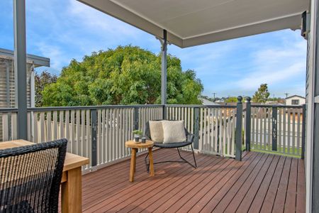 Air conditioned two bedroom home with enclosed porch/sunroom - Photo 3