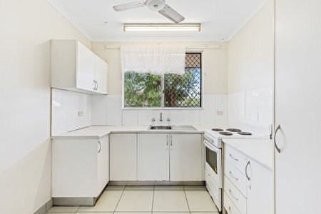 SPACIOUS HOME WITH LARGE FENCED YARD – CONVENIENT LOCATION! - Photo 5