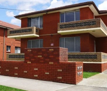 2 Bedroom unit in prime location - Photo 2