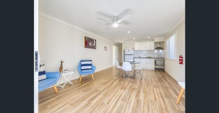 MODERN, FULLY FURNISHED, STUDIO APARTMENT - Photo 2