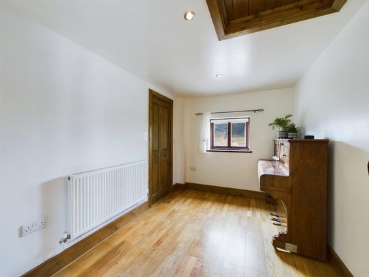 3 bedroom barn conversion to rent - Photo 1