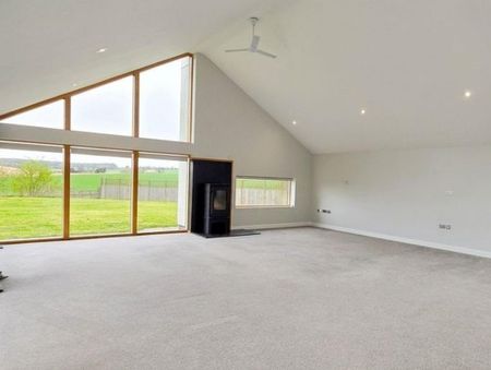 4 bedroom detached bungalow to rent - Photo 2
