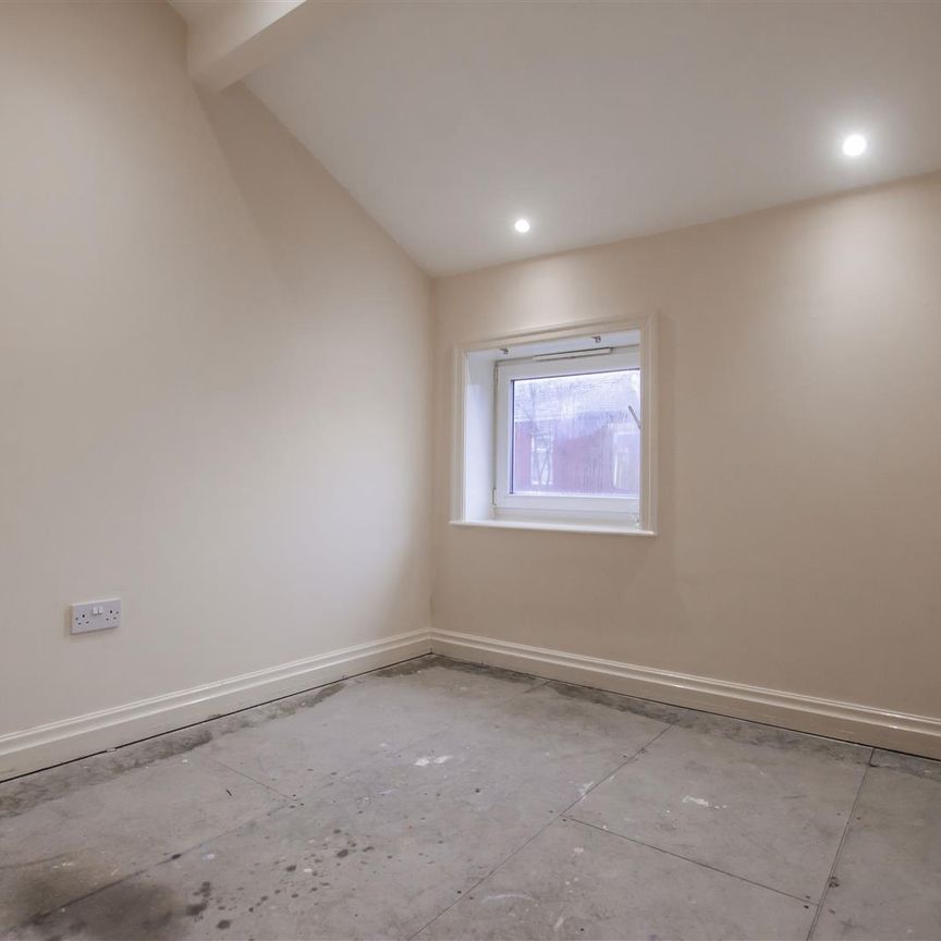 Flat 3 Holly House, 2 St. James Street - Photo 1