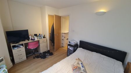 Colum Road Cardiff - Photo 2