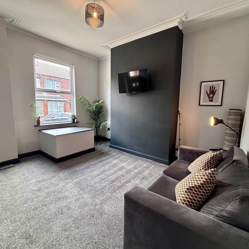 Cross Henley Road, Bramley, Leeds - Photo 1