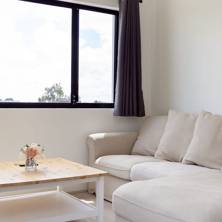 FULLY FURNISHED EXECUTIVE APARTMENT - Photo 1