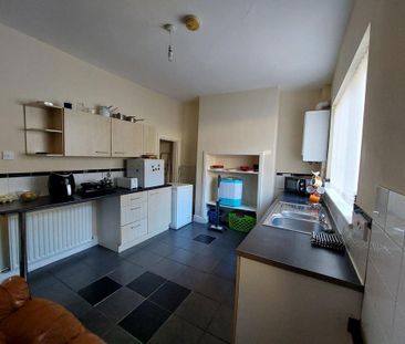 2 bedroom terraced house to rent - Photo 4