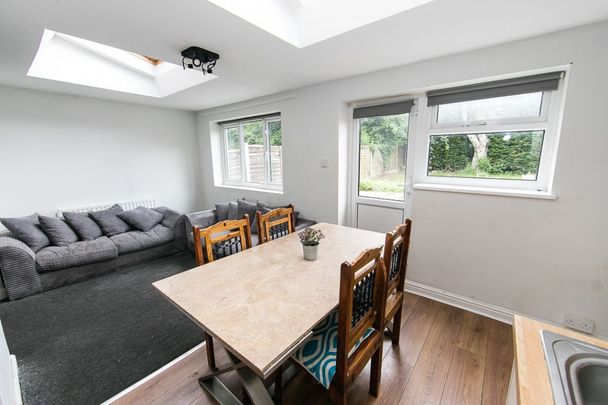 Ash Gardens, Headingley, Leeds - Photo 1