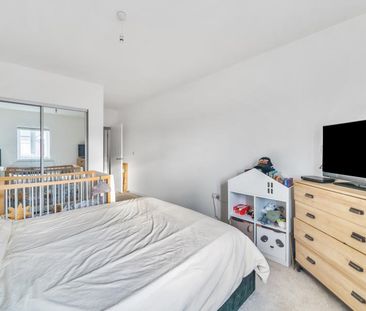 Bell Farm Way, Walton-on-Thames, Surrey, KT12 - Photo 3